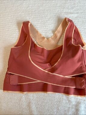 NWT Active Cross-Front Sports Bra with Cream Trim Runs small 3XL